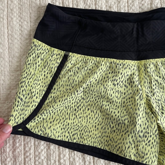Lululemon Women Run Times Short 4" Dottie Dash Clarity Yellow Black Polka Dot 6 - Picture 6 of 9